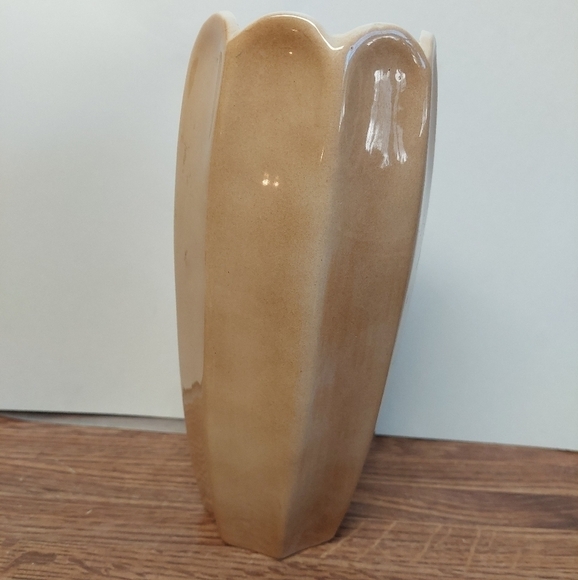 Vintage* Mid-century Handpainted Pink Lily Vase - Picture 3 of 10